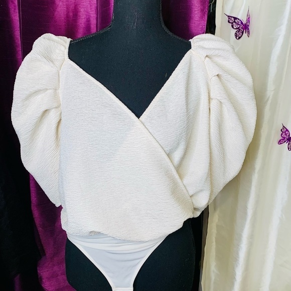 Express Ivory Bodysuit With Dramatic Sleeves size M - Picture 3 of 6
